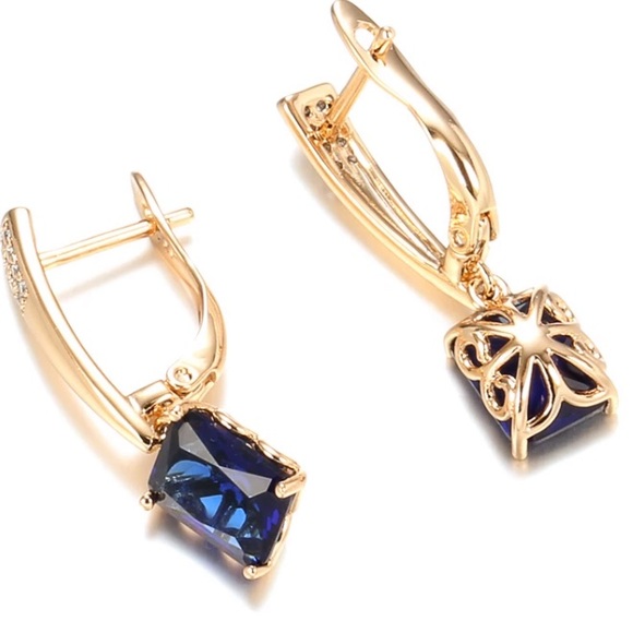 Rose gold stud earrings - Picture 4 of 4